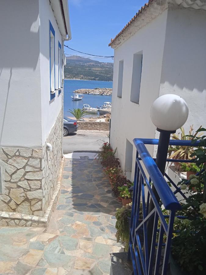 Ferienwohnung To Limanaki Finikounda Exterior foto